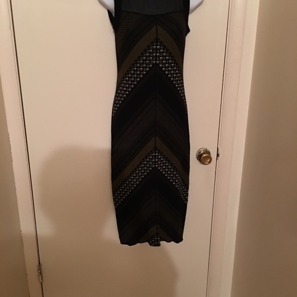 🔥RACHEL ROY ABSOLUTELY BEAUTIFUL SLITS BACK DOWN - Picture 2 of 5